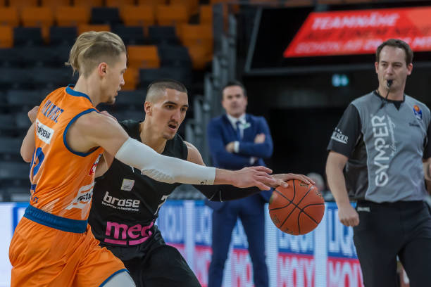 员的年轻人 员的年轻人