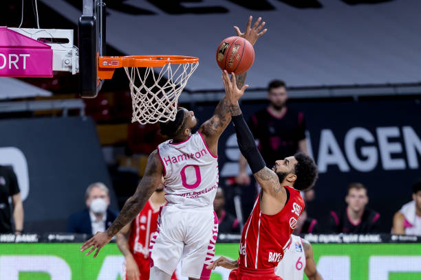 客串右后卫 客串右后卫